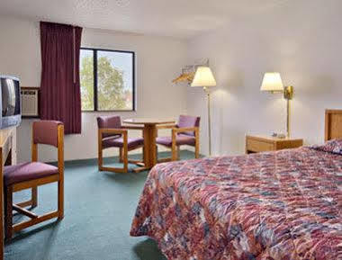 Super 8 By Wyndham Miller Hotel Exterior photo